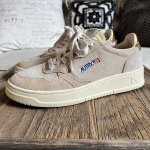 Autry Medalist Shoes Womens Size 8 Beige Suede Low Top Retro Sneaker Gold Casual